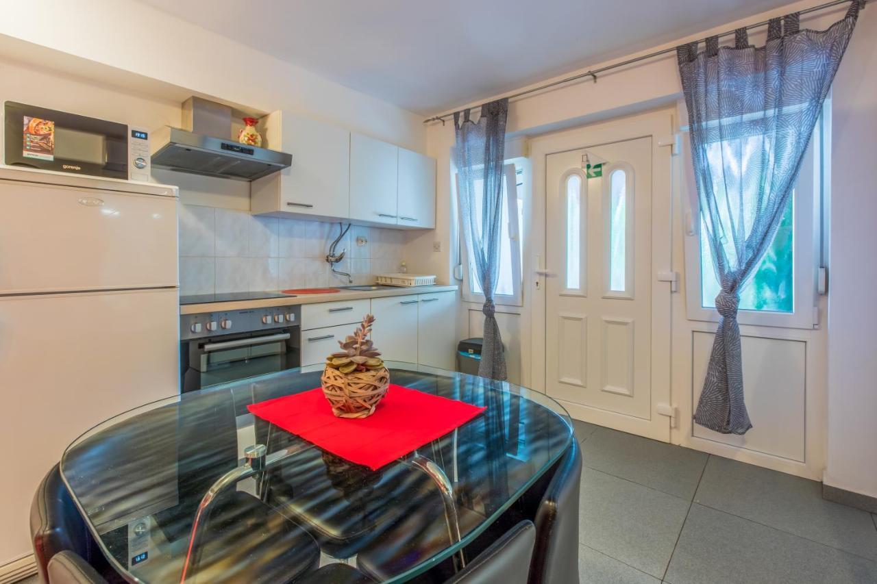 Apartmani Visnja Crikvenica Eksteriør billede