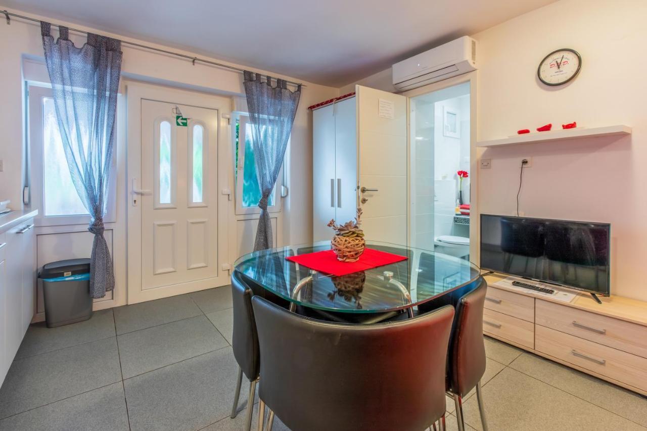 Apartmani Visnja Crikvenica Eksteriør billede